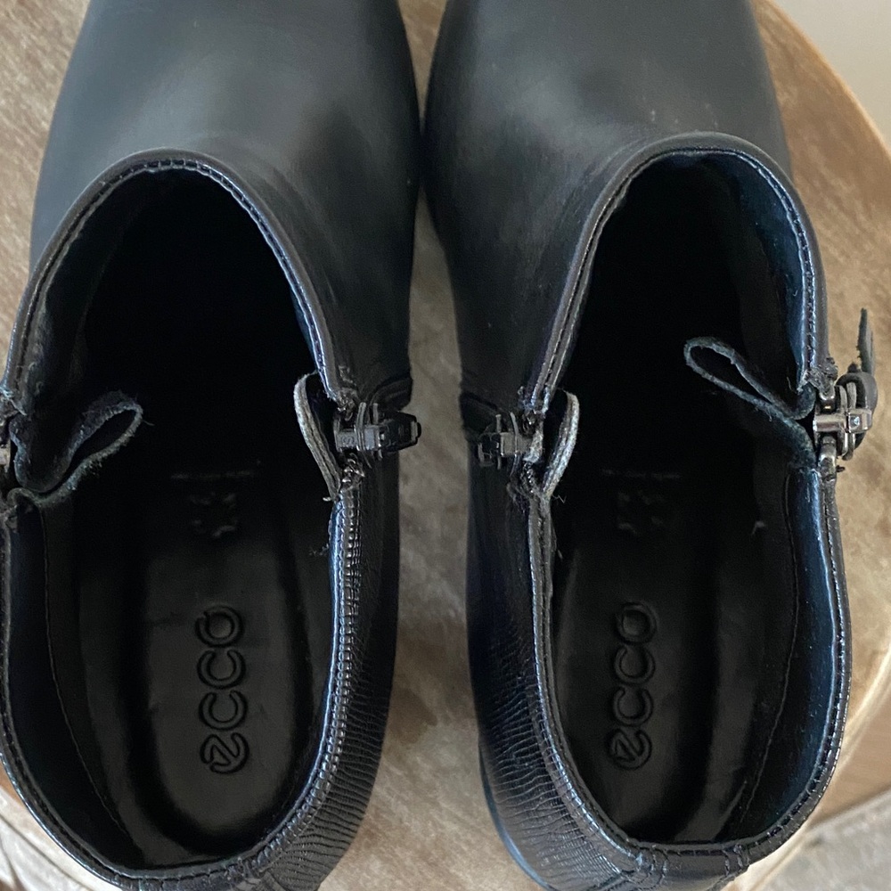 Ecco Black Leather Ankle Boots Booties with Double Side Zip Detail Size 39 - Picture 6 of 10